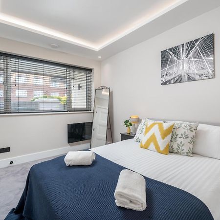 Skyvillion - Cozy Large 4 & 1 Bed Apartments In London Enfield, Mins To Tube Station, Free Wi-Fi Dış mekan fotoğraf