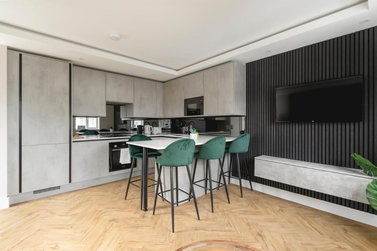 Skyvillion - Cozy Large 4 & 1 Bed Apartments In London Enfield, Mins To Tube Station, Free Wi-Fi Dış mekan fotoğraf
