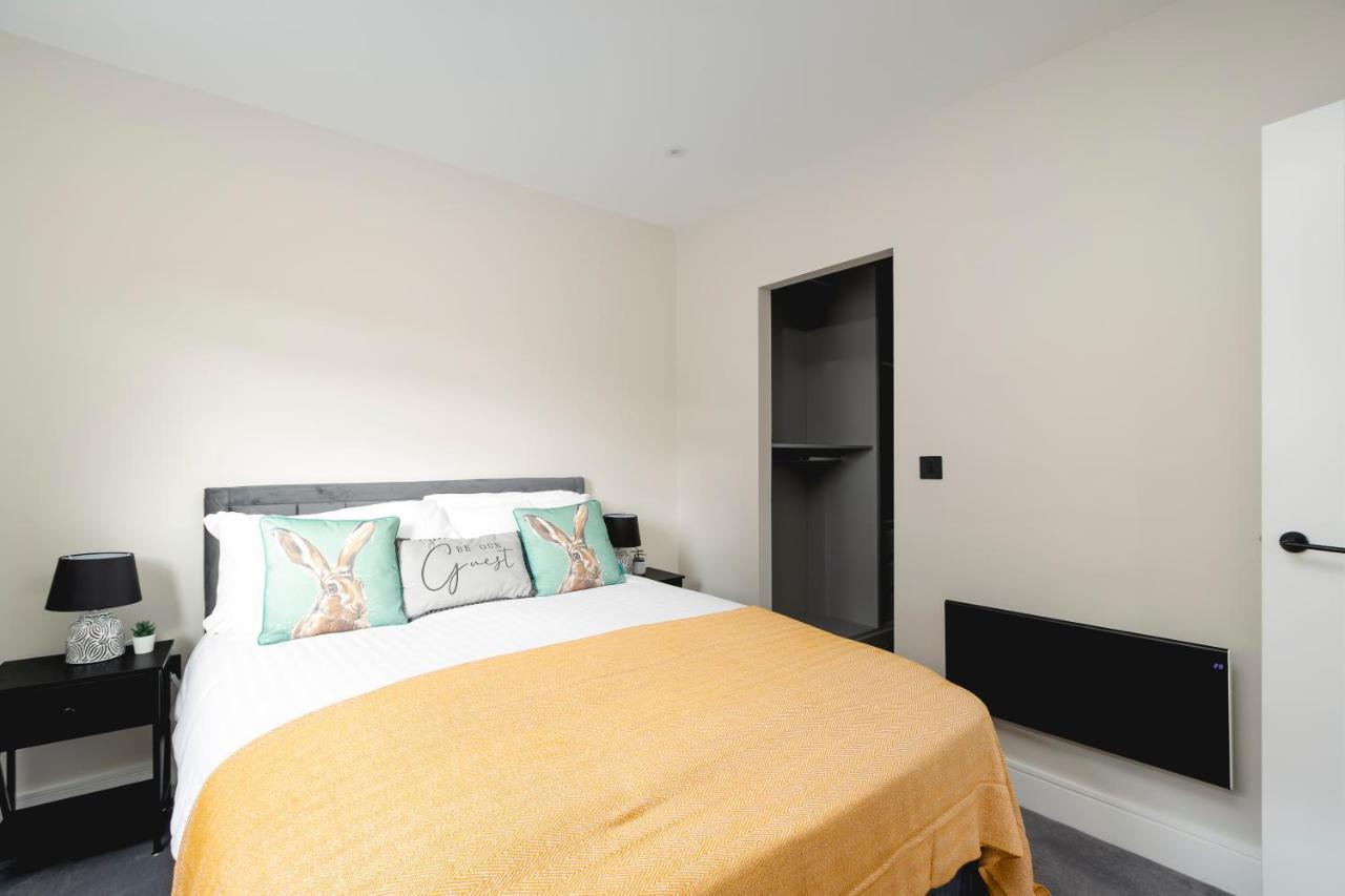 Skyvillion - Cozy Large 4 & 1 Bed Apartments In London Enfield, Mins To Tube Station, Free Wi-Fi Dış mekan fotoğraf