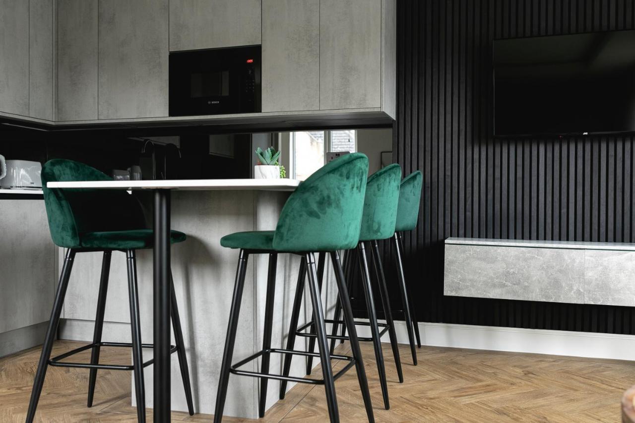 Skyvillion - Cozy Large 4 & 1 Bed Apartments In London Enfield, Mins To Tube Station, Free Wi-Fi Dış mekan fotoğraf
