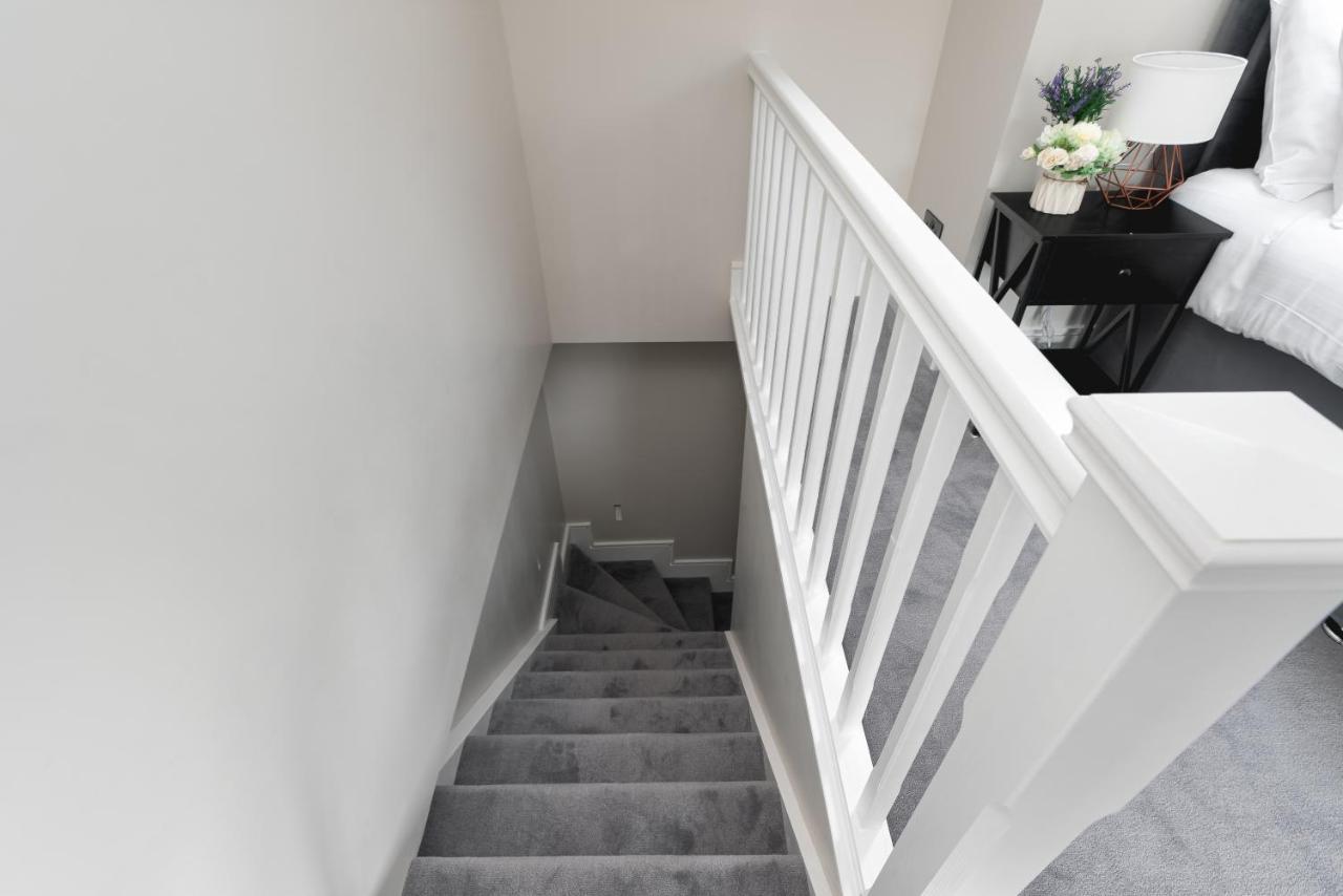 Skyvillion - Cozy Large 4 & 1 Bed Apartments In London Enfield, Mins To Tube Station, Free Wi-Fi Dış mekan fotoğraf