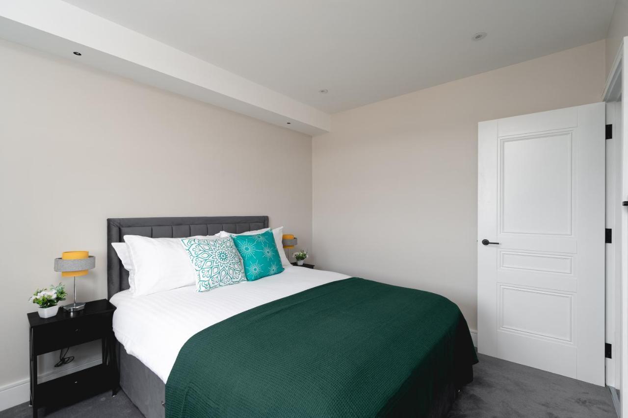 Skyvillion - Cozy Large 4 & 1 Bed Apartments In London Enfield, Mins To Tube Station, Free Wi-Fi Dış mekan fotoğraf