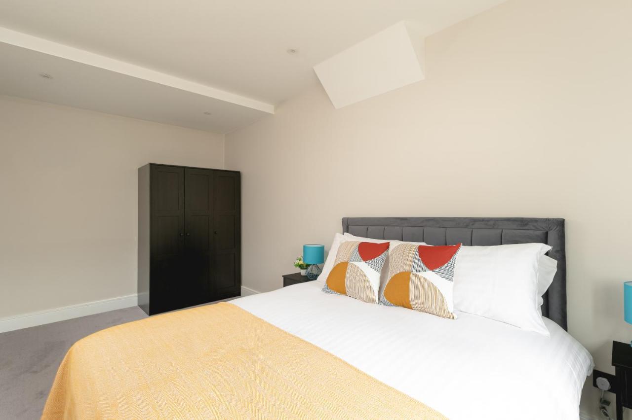 Skyvillion - Cozy Large 4 & 1 Bed Apartments In London Enfield, Mins To Tube Station, Free Wi-Fi Dış mekan fotoğraf