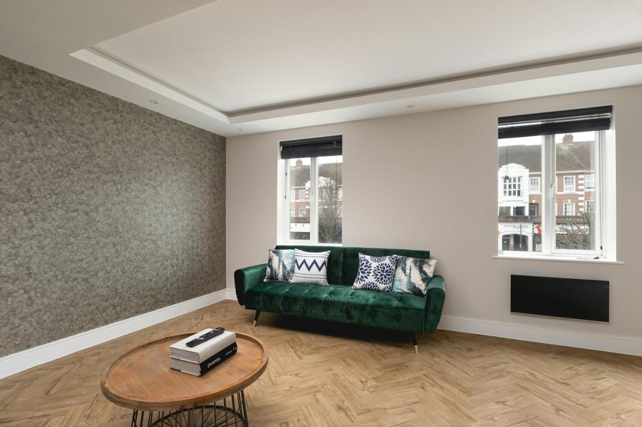 Skyvillion - Cozy Large 4 & 1 Bed Apartments In London Enfield, Mins To Tube Station, Free Wi-Fi Dış mekan fotoğraf