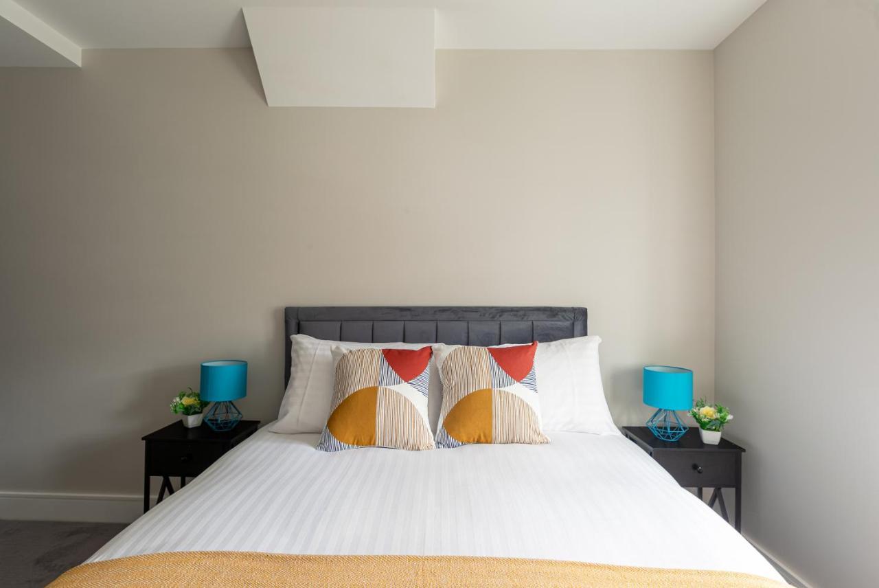Skyvillion - Cozy Large 4 & 1 Bed Apartments In London Enfield, Mins To Tube Station, Free Wi-Fi Dış mekan fotoğraf