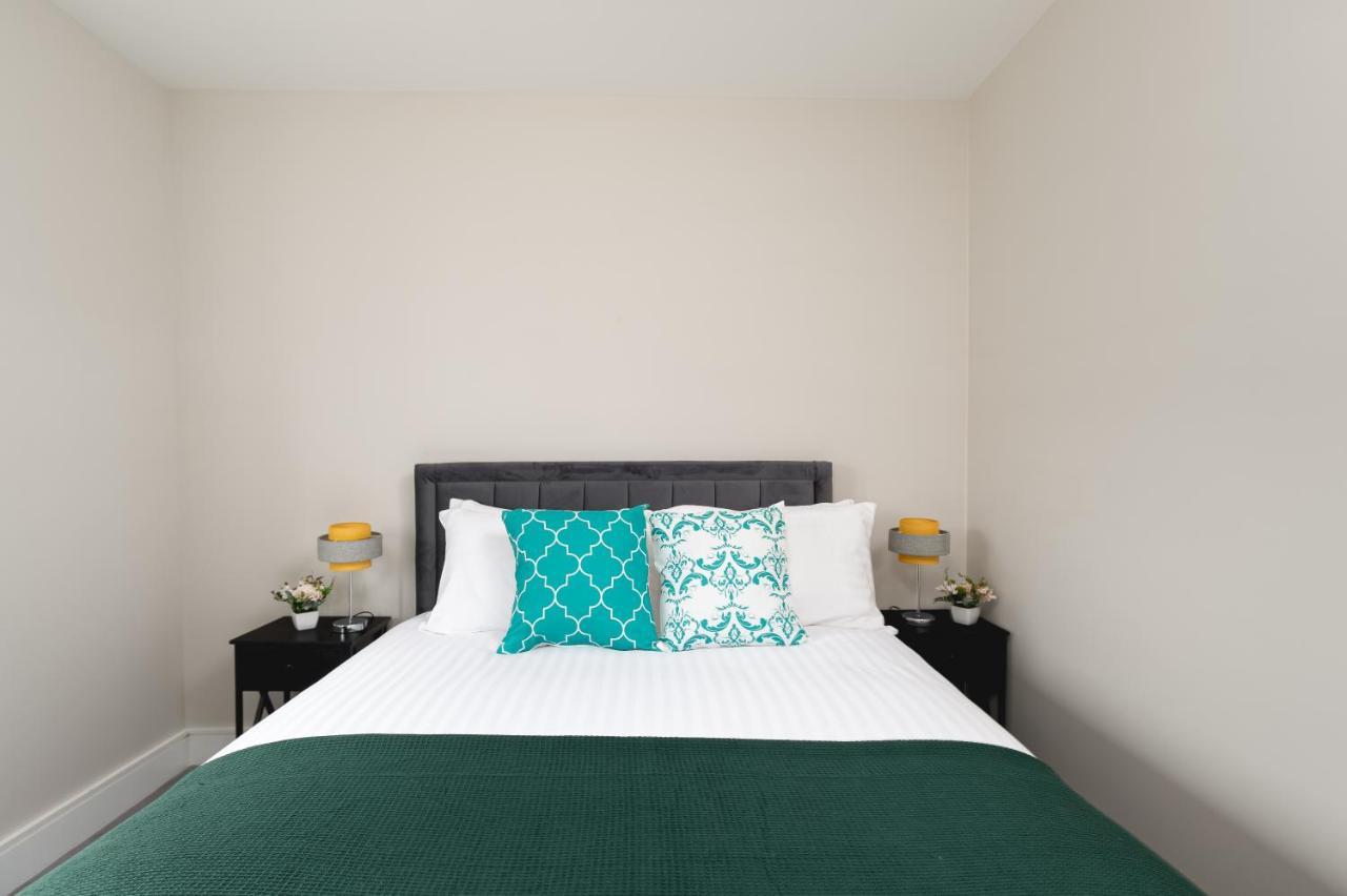 Skyvillion - Cozy Large 4 & 1 Bed Apartments In London Enfield, Mins To Tube Station, Free Wi-Fi Dış mekan fotoğraf