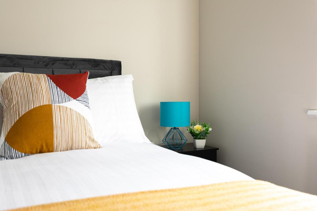 Skyvillion - Cozy Large 4 & 1 Bed Apartments In London Enfield, Mins To Tube Station, Free Wi-Fi Dış mekan fotoğraf