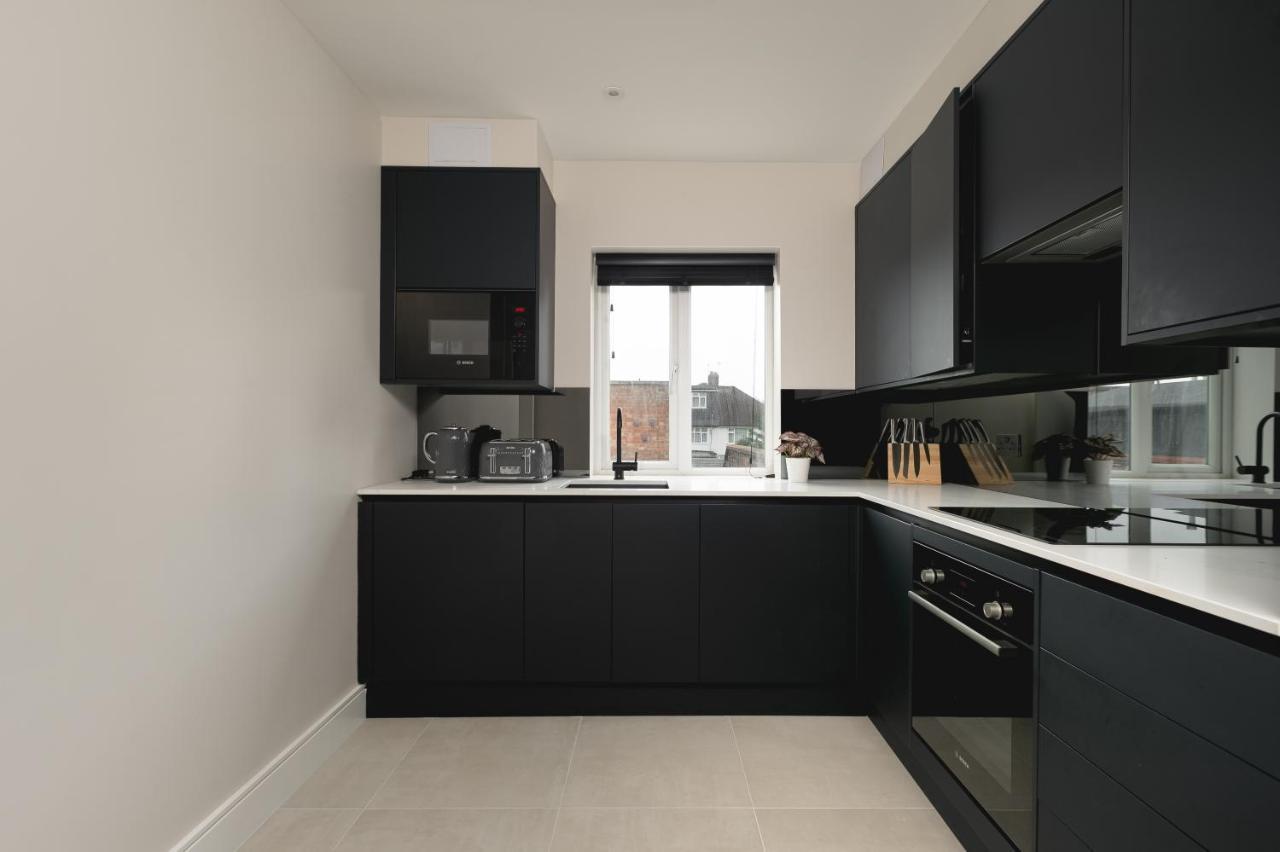 Skyvillion - Cozy Large 4 & 1 Bed Apartments In London Enfield, Mins To Tube Station, Free Wi-Fi Dış mekan fotoğraf