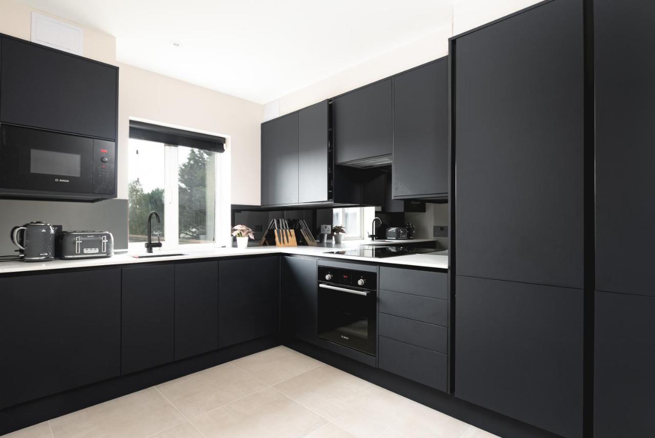 Skyvillion - Cozy Large 4 & 1 Bed Apartments In London Enfield, Mins To Tube Station, Free Wi-Fi Dış mekan fotoğraf