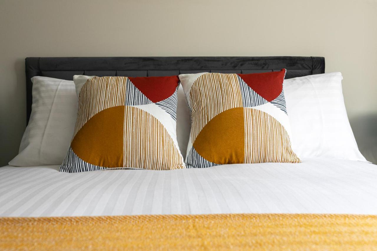 Skyvillion - Cozy Large 4 & 1 Bed Apartments In London Enfield, Mins To Tube Station, Free Wi-Fi Dış mekan fotoğraf