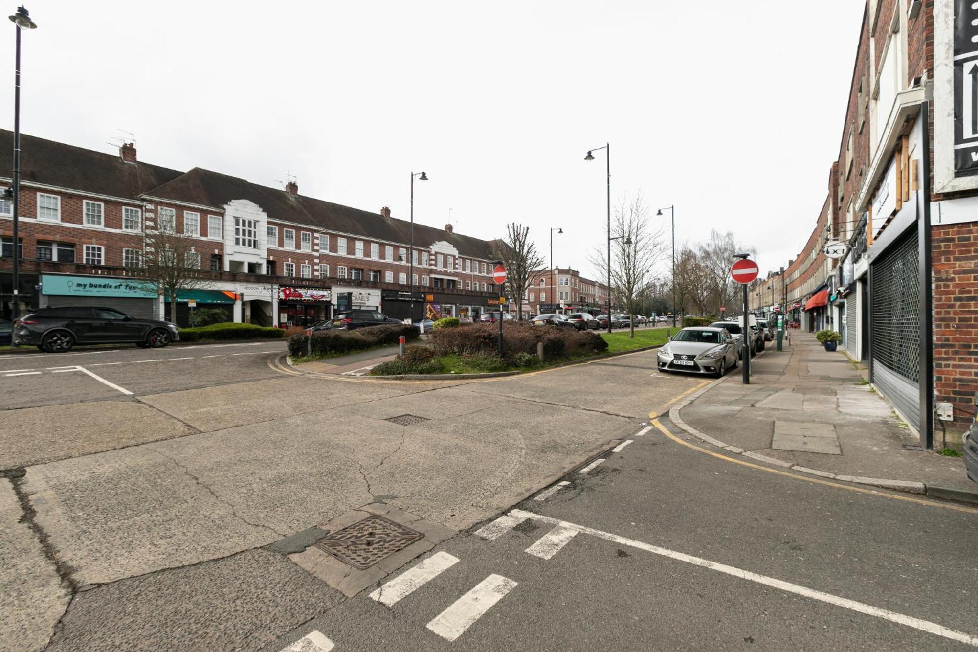 Skyvillion - Cozy Large 4 & 1 Bed Apartments In London Enfield, Mins To Tube Station, Free Wi-Fi Dış mekan fotoğraf